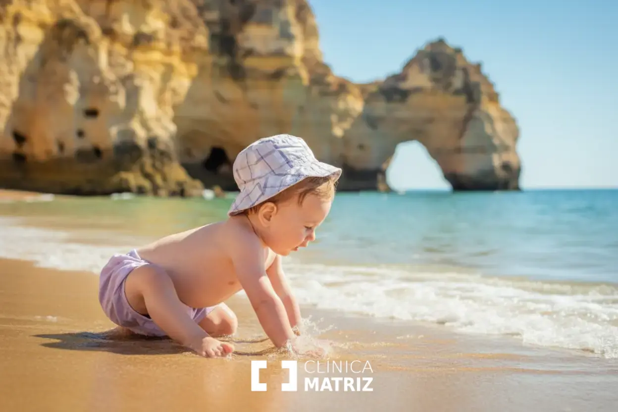 Imagem de capa do artigo: Bebés na água... piscina e mar, o que considerar?
